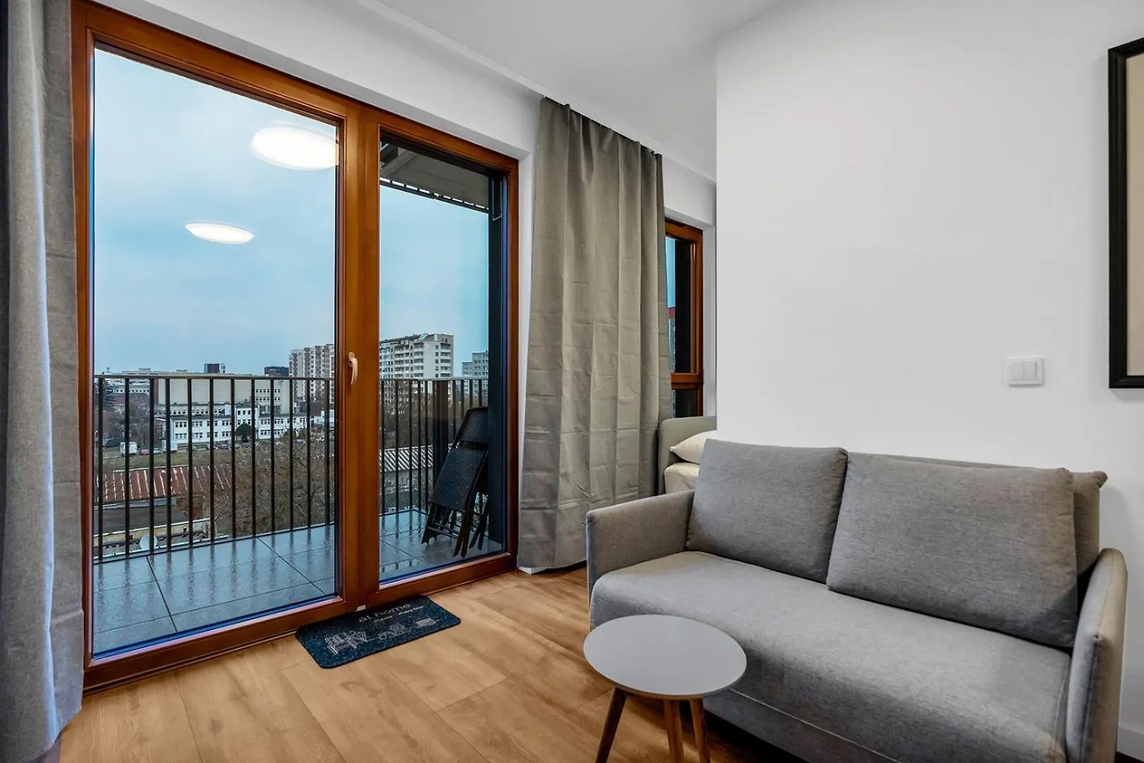 Metro Wierzbno Cosy Apartment Varşova