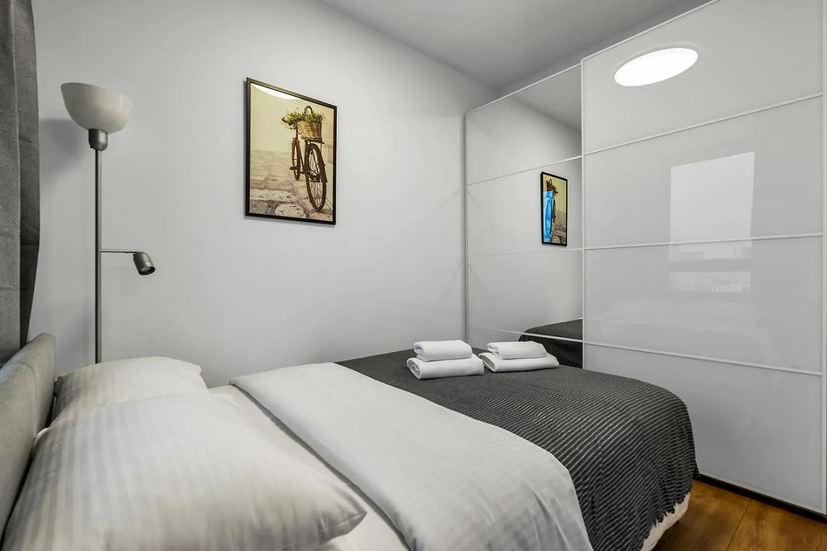 Metro Wierzbno Cosy Apartment Varşova Polonya